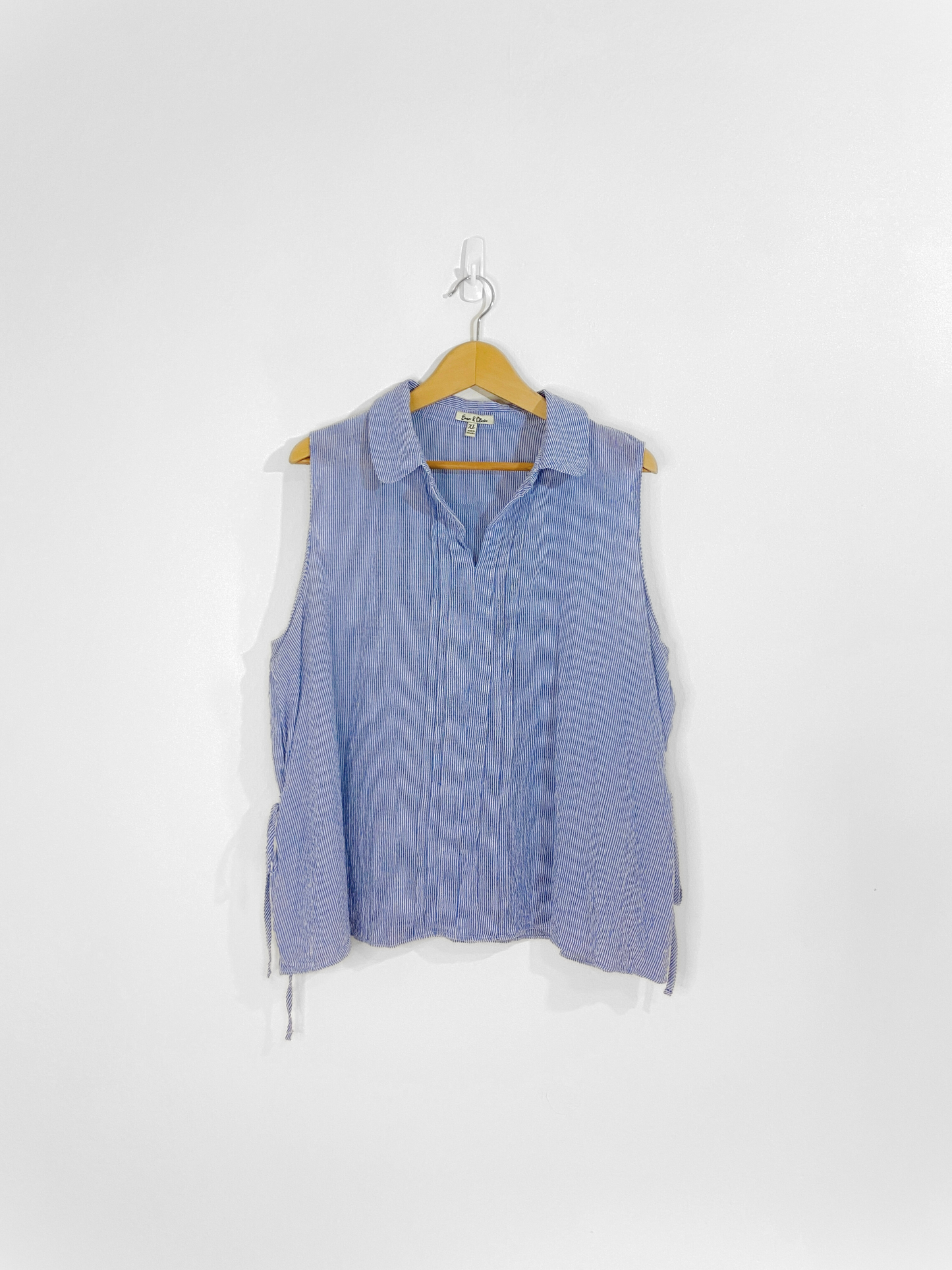 Striped sleeveless Blouse (X)