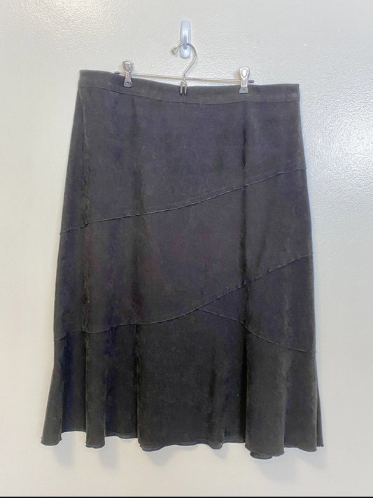 Jupe mi-longue noire (taille 18-20)