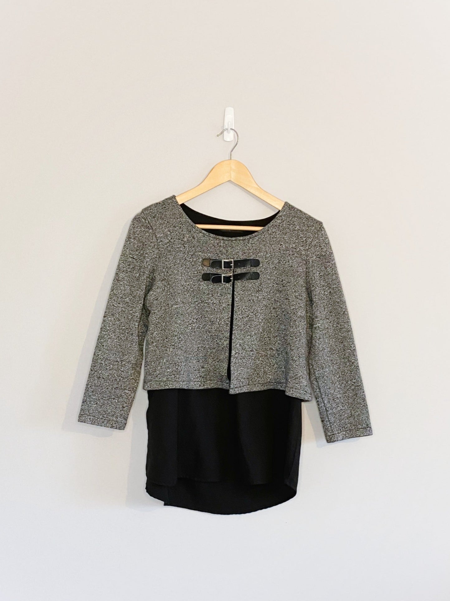 Haut gris et noir (grand)