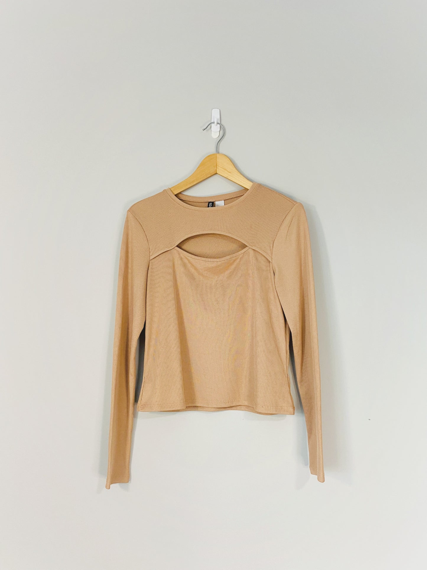 Haut à découpes beige (grand)