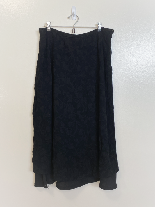 Jupe à fleurs noire (taille 16)