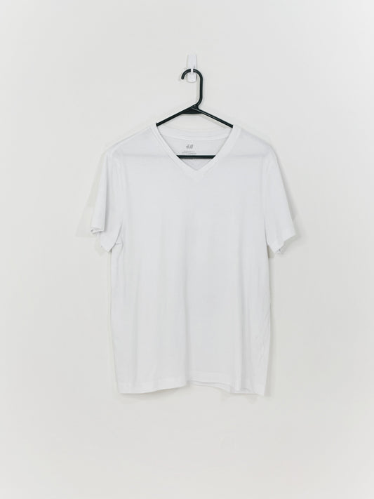 T-shirt blanc à col en V (moyen)