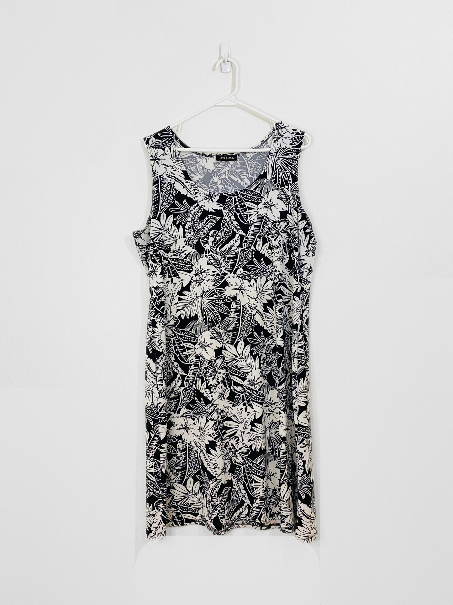 Black and White Floral Dress (X)