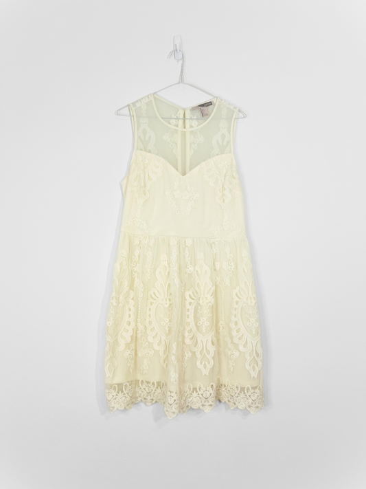 Off White Lace Dress (Large)