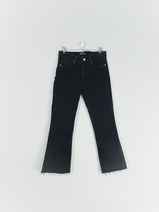 Jean bootcut noir avec ourlets effilochés (taille 6)