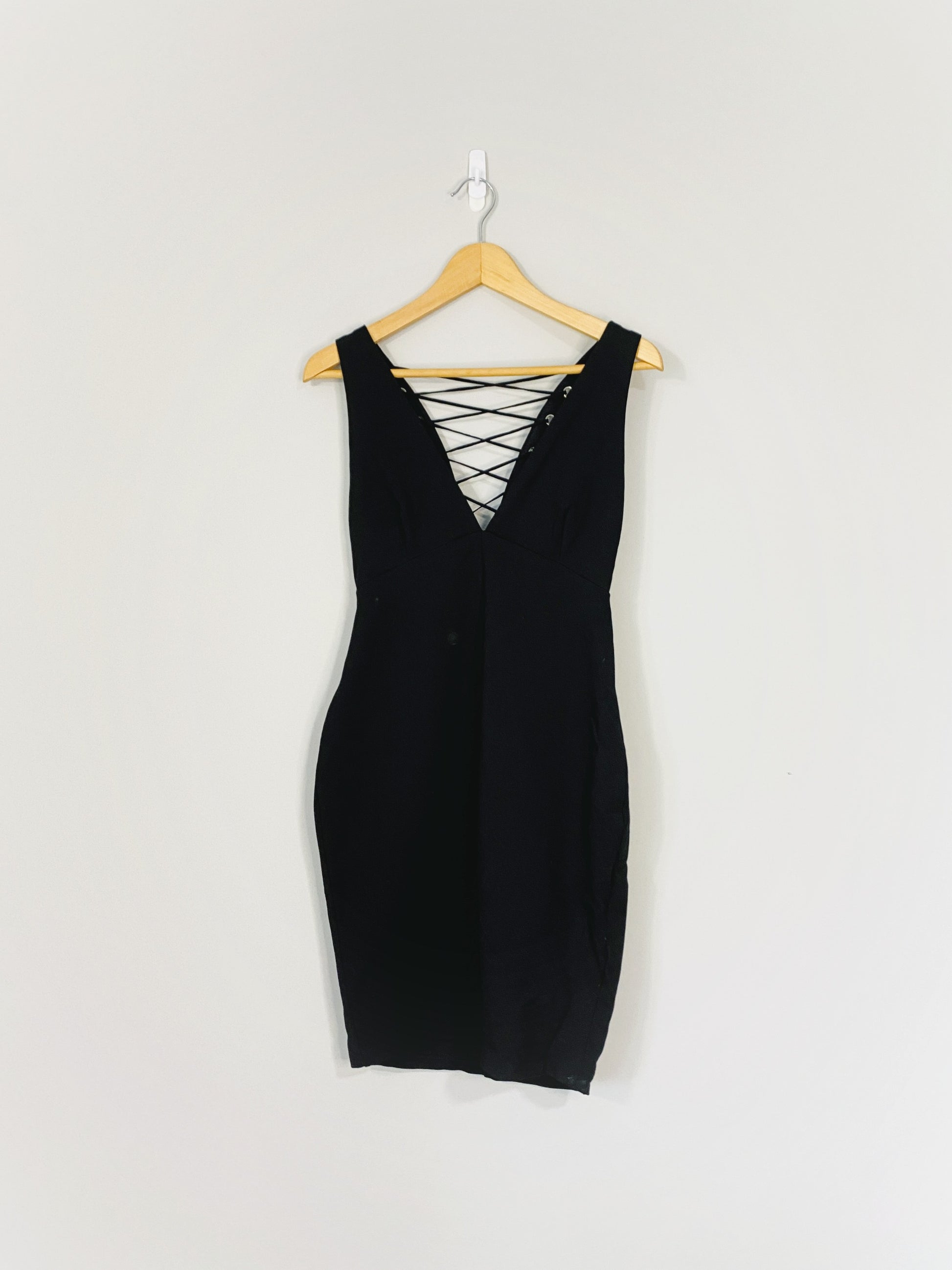 Black Lace-back Bodycon Dress (Medium) Black Cat Ko. Black Lace-back Bodycon Dress (Medium) Black Cat Ko.