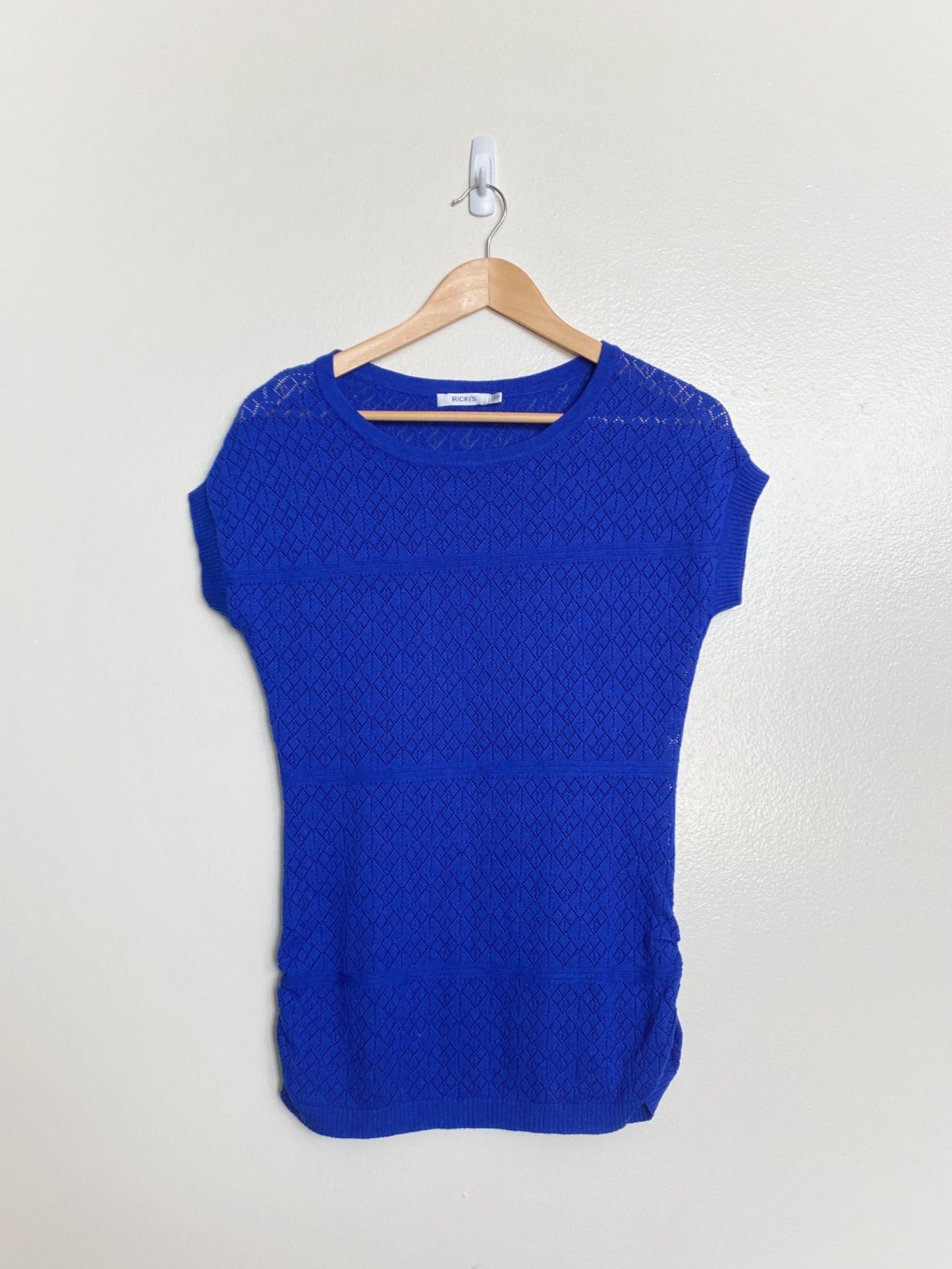 T-shirt en tricot bleu (petit)