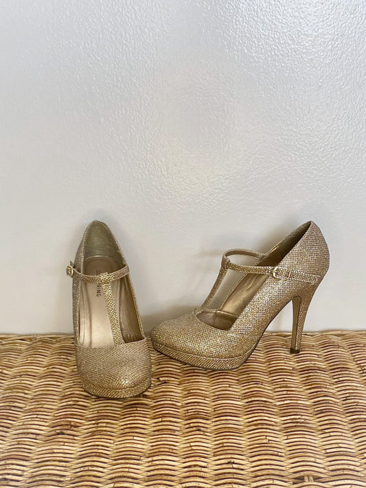 Shimmery Gold Heels (Size 8)