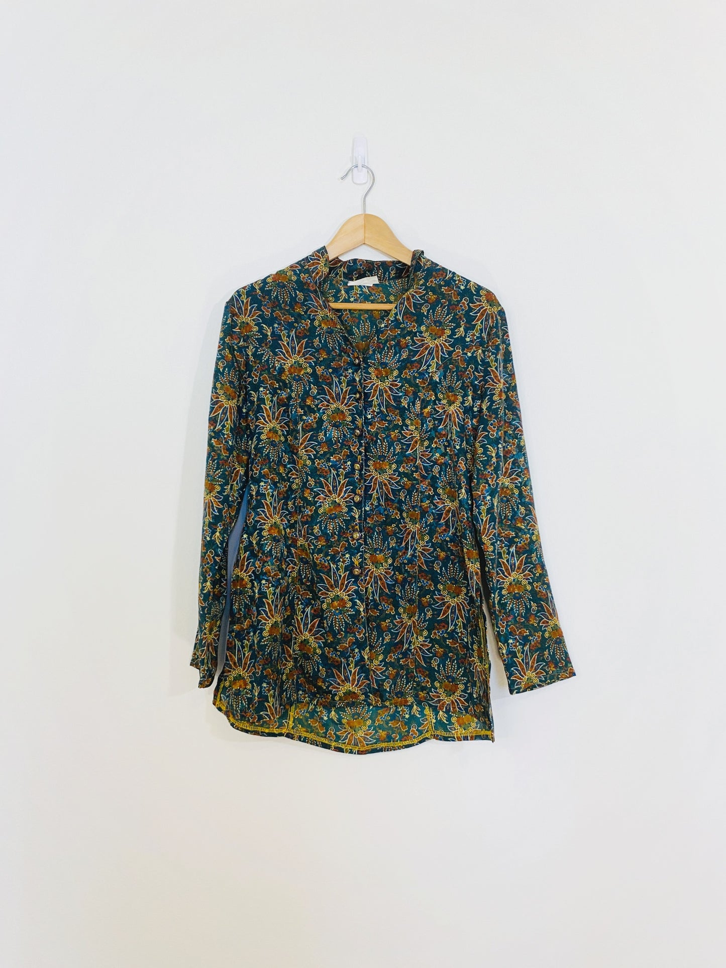 Patterned Button-up Blouse (Medium)