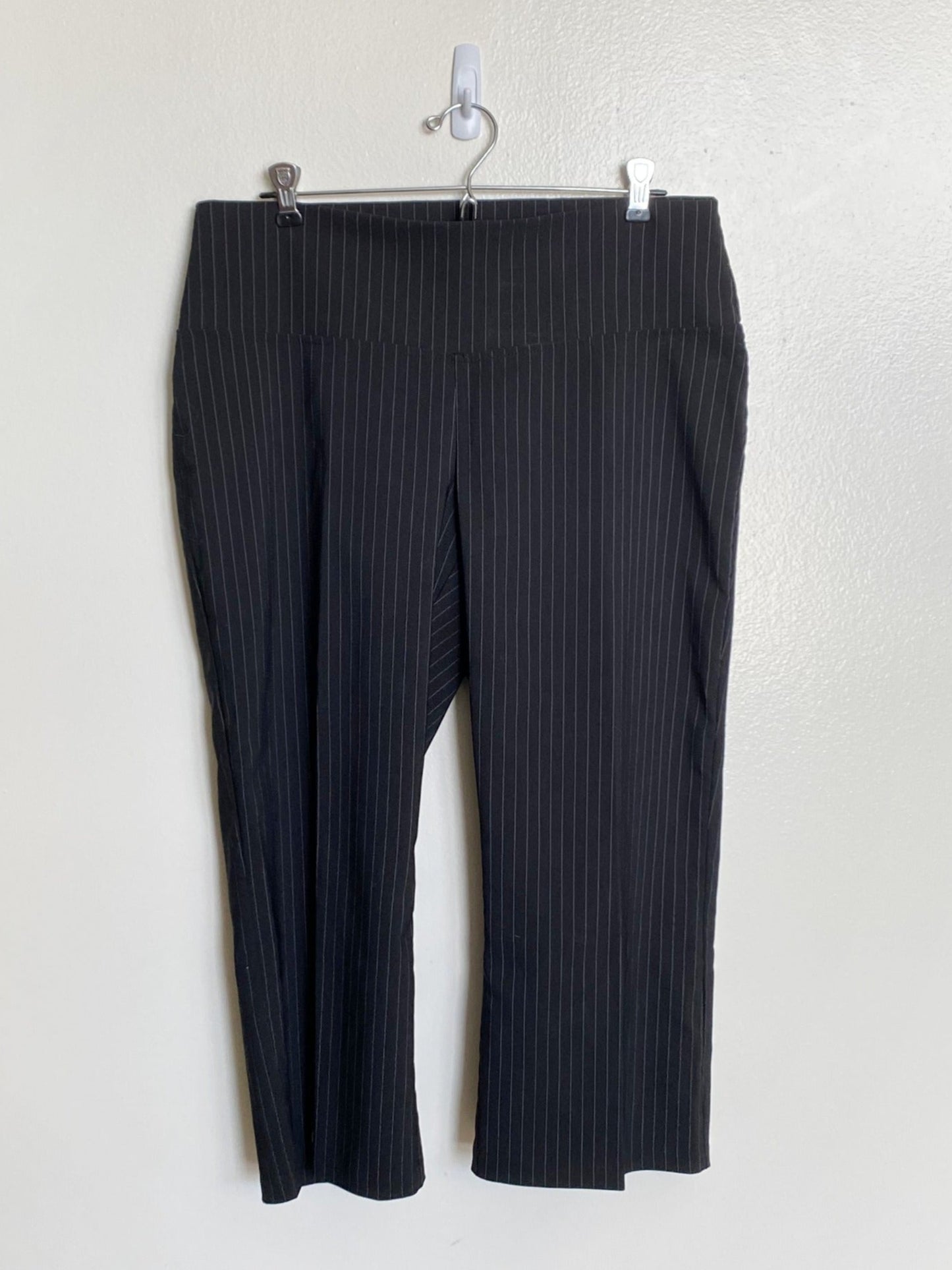 Striped Capri Pants (Size 11)