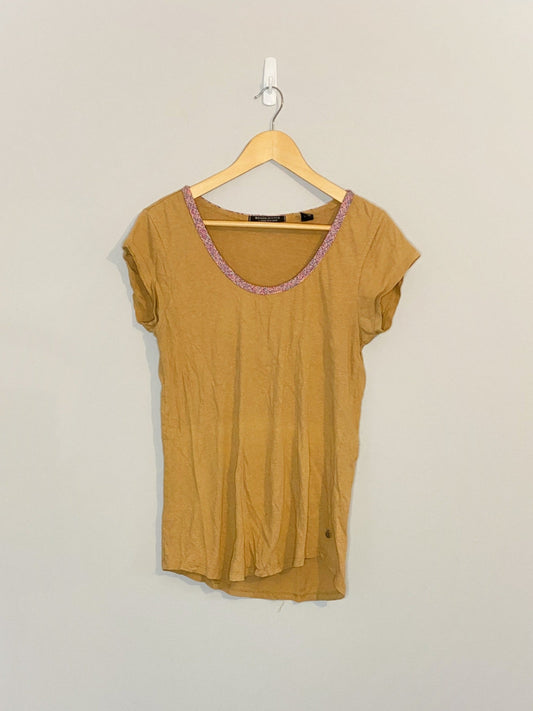 T-shirt beige avec détail à l'encolure (taille 2)