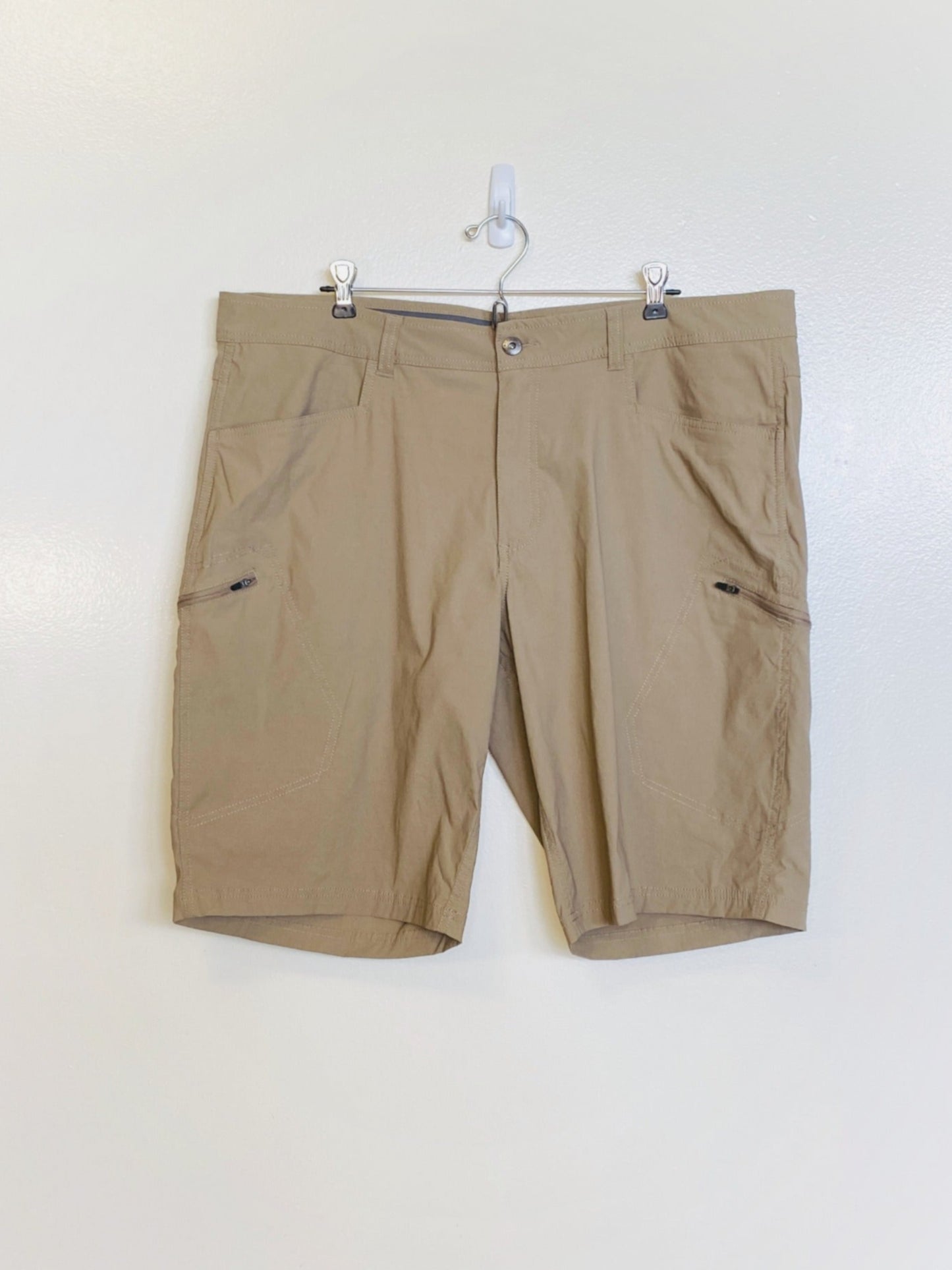 Short utilitaire (taille 38)